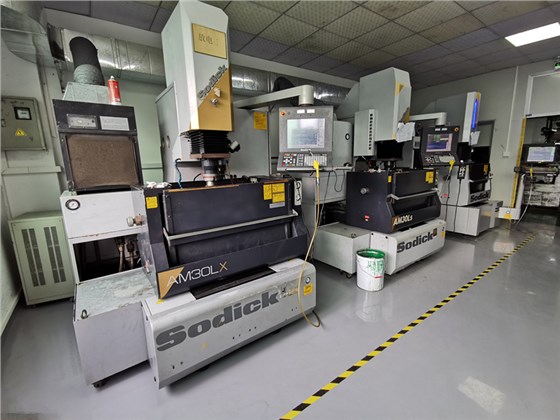 博腾纳镜面火花机