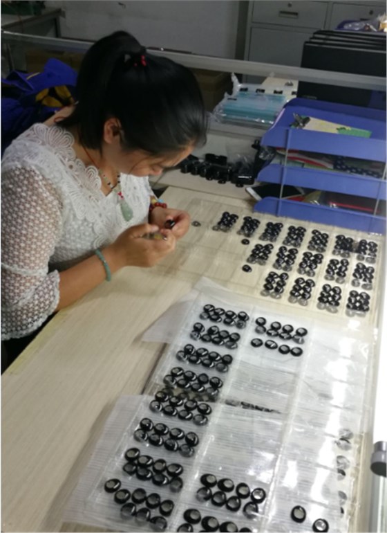 博腾纳&mdash;10年注塑模具加工经验，专业定制耳机外壳