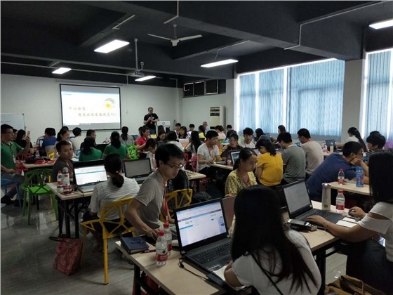 博腾纳塑胶模具&mdash;&mdash;集体办公