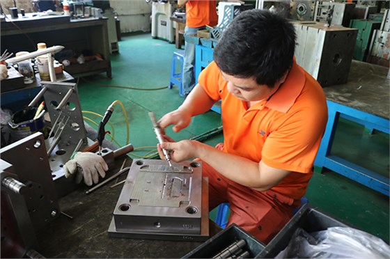 蓝牙耳机模具厂针对「螺母柱变形」有没有应对方案？