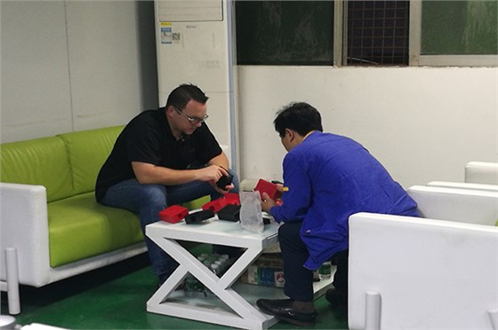 塑胶模具制造厂&mdash;&mdash;用心定制每一款蓝牙耳机模具