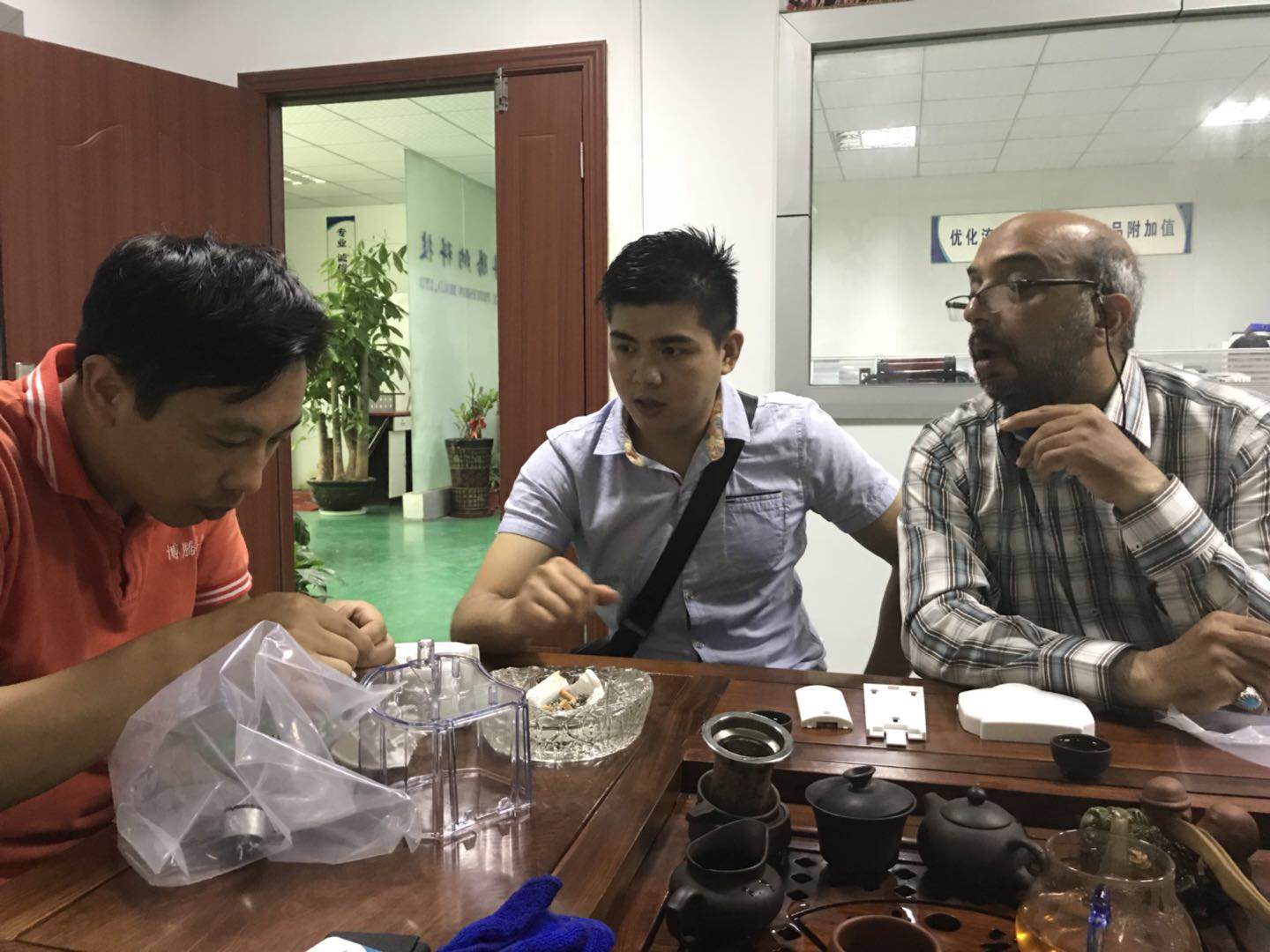 博腾纳塑胶模具与印度客户愉快合作?。? title=