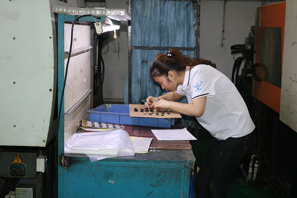 塑胶模具厂&mdash;&mdash;博腾纳品质决定客户的选择