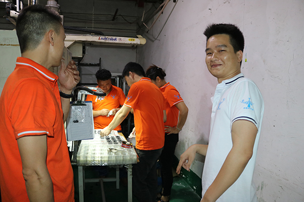 塑胶模具厂博腾纳祝各位中秋快乐！