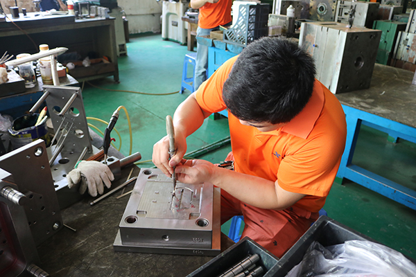 注塑模具制造厂&mdash;&mdash;博腾纳专注给客户做更高品质的模具