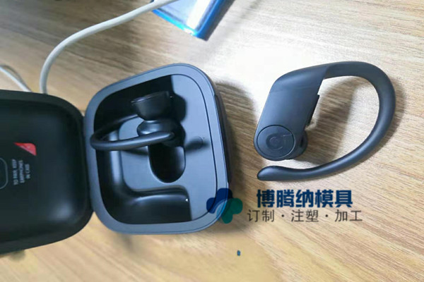 深圳蓝牙耳机模具厂哪家行？来博腾纳给你看看什么叫专业