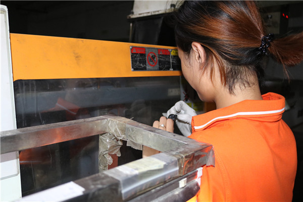 深圳塑胶模具制造厂&mdash;&mdash;博腾纳精工细作只为客户满意